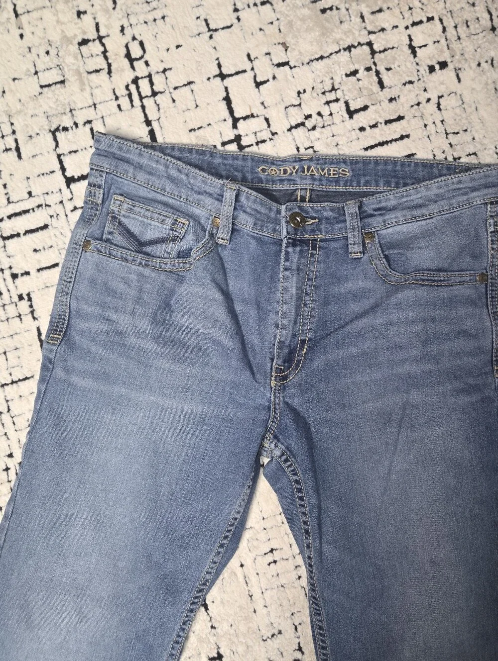 Classic Men's Light Blue Straight-Leg Jeans CODY JAMES